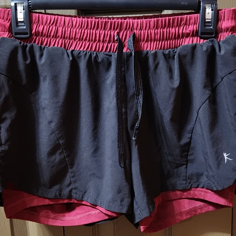 DASKIN NOW,, WOMENS SMALL (4-6), BLACK/MAROON, ATHLETIC SHORTS